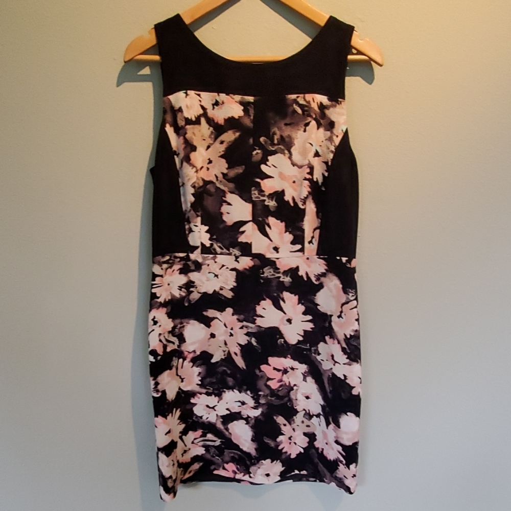 Loft Dress - Picture 3 of 7